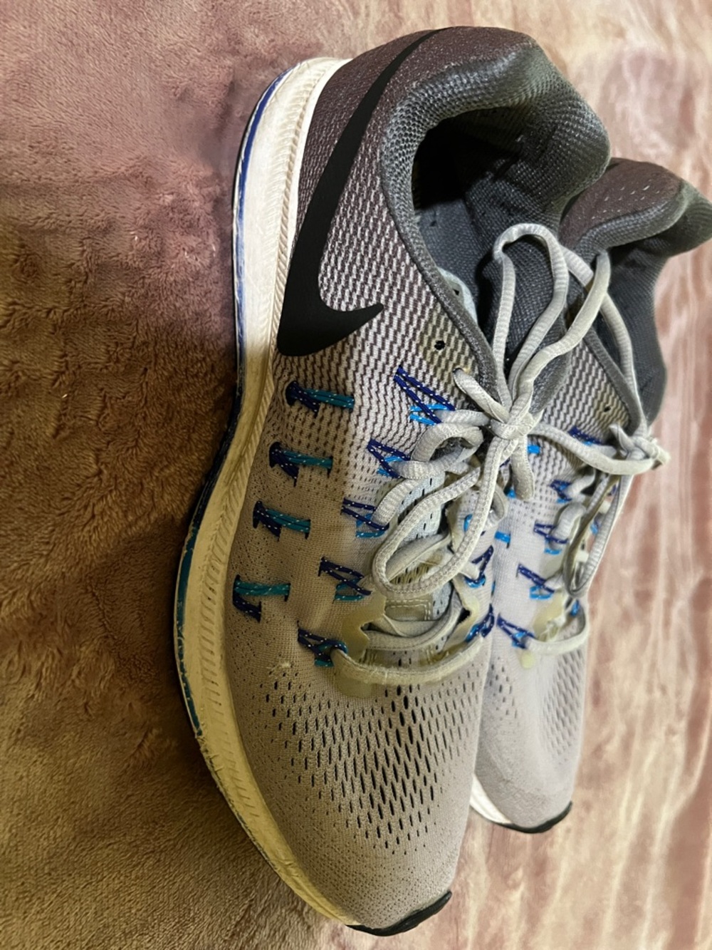 Nike Light Gray Running Shoes with Black Swoosh and Blue Accents